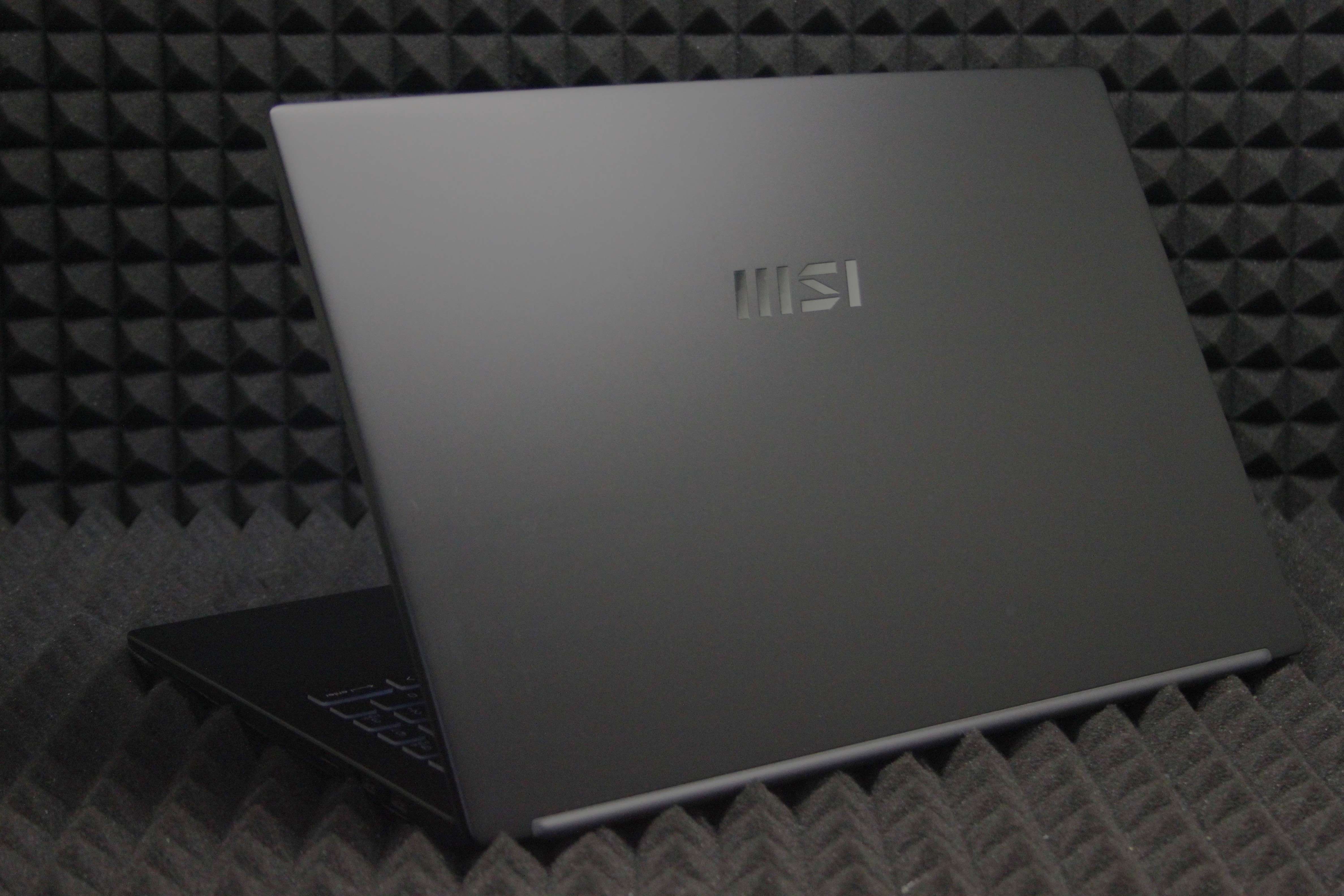 Ноутбук MSI Modern 15 B12M-208RU-BB71255U