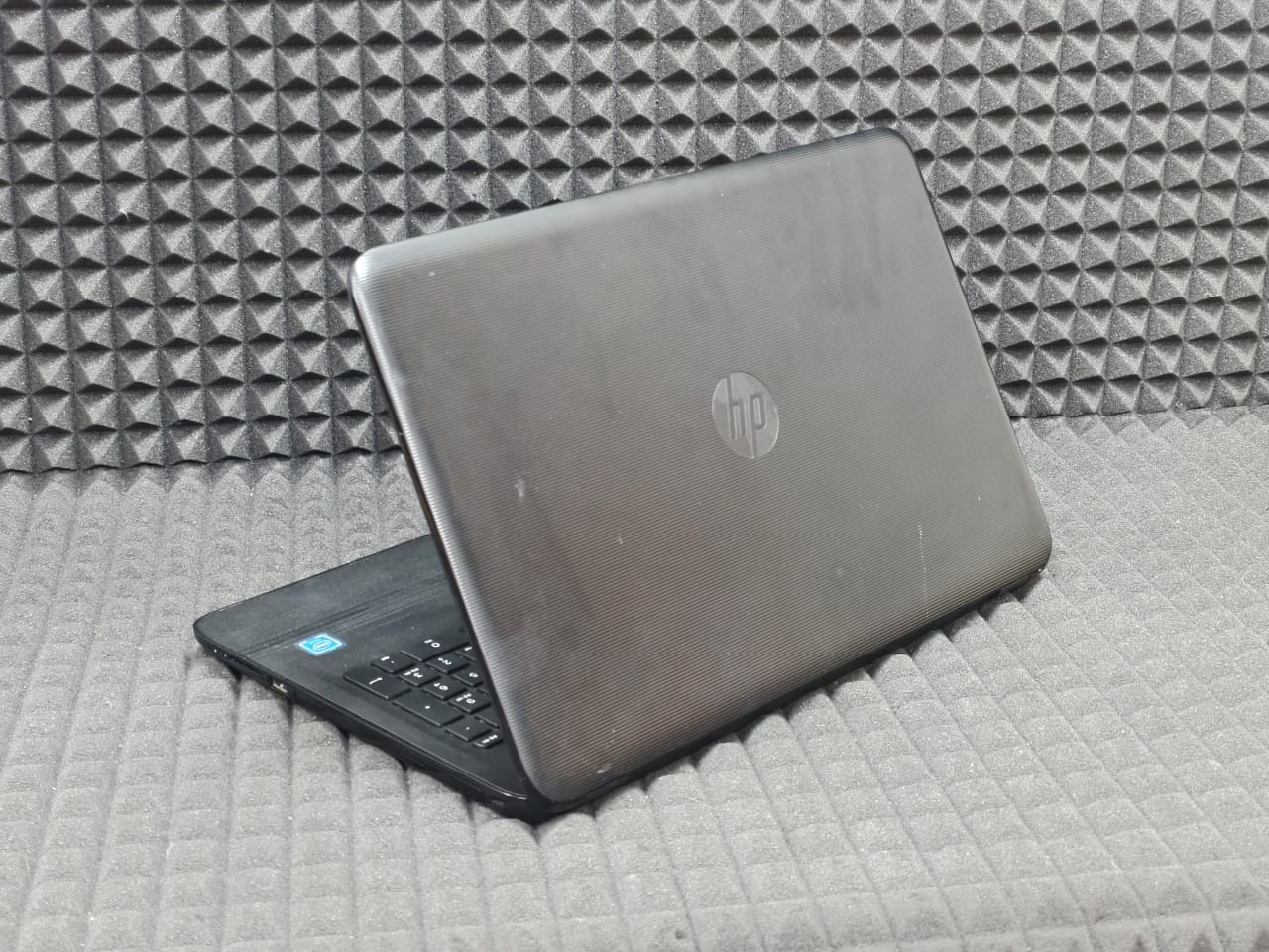 Ноутбук HP 15-ay593ur