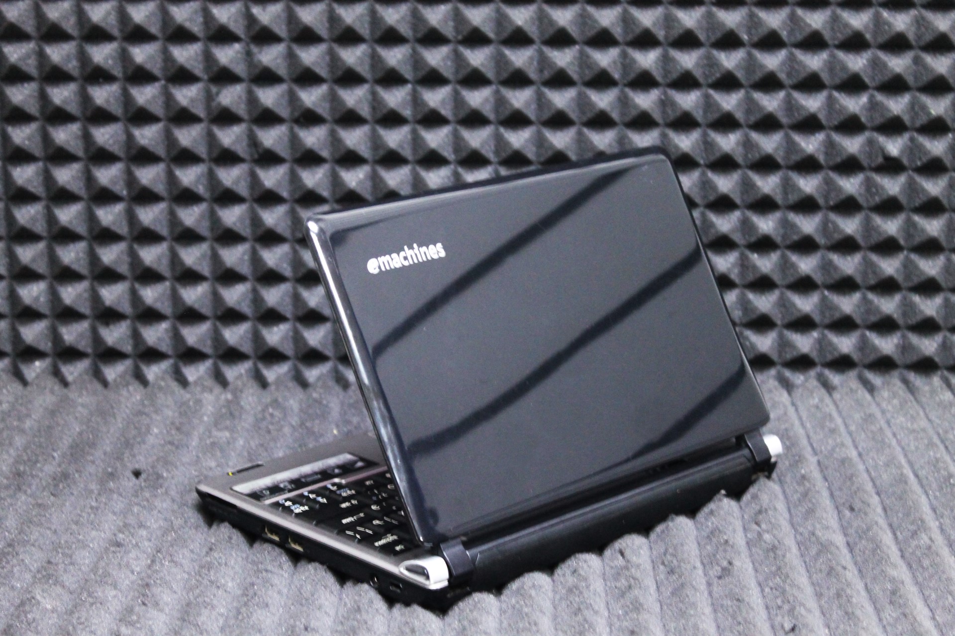 Нетбук Acer (eMachines) M250