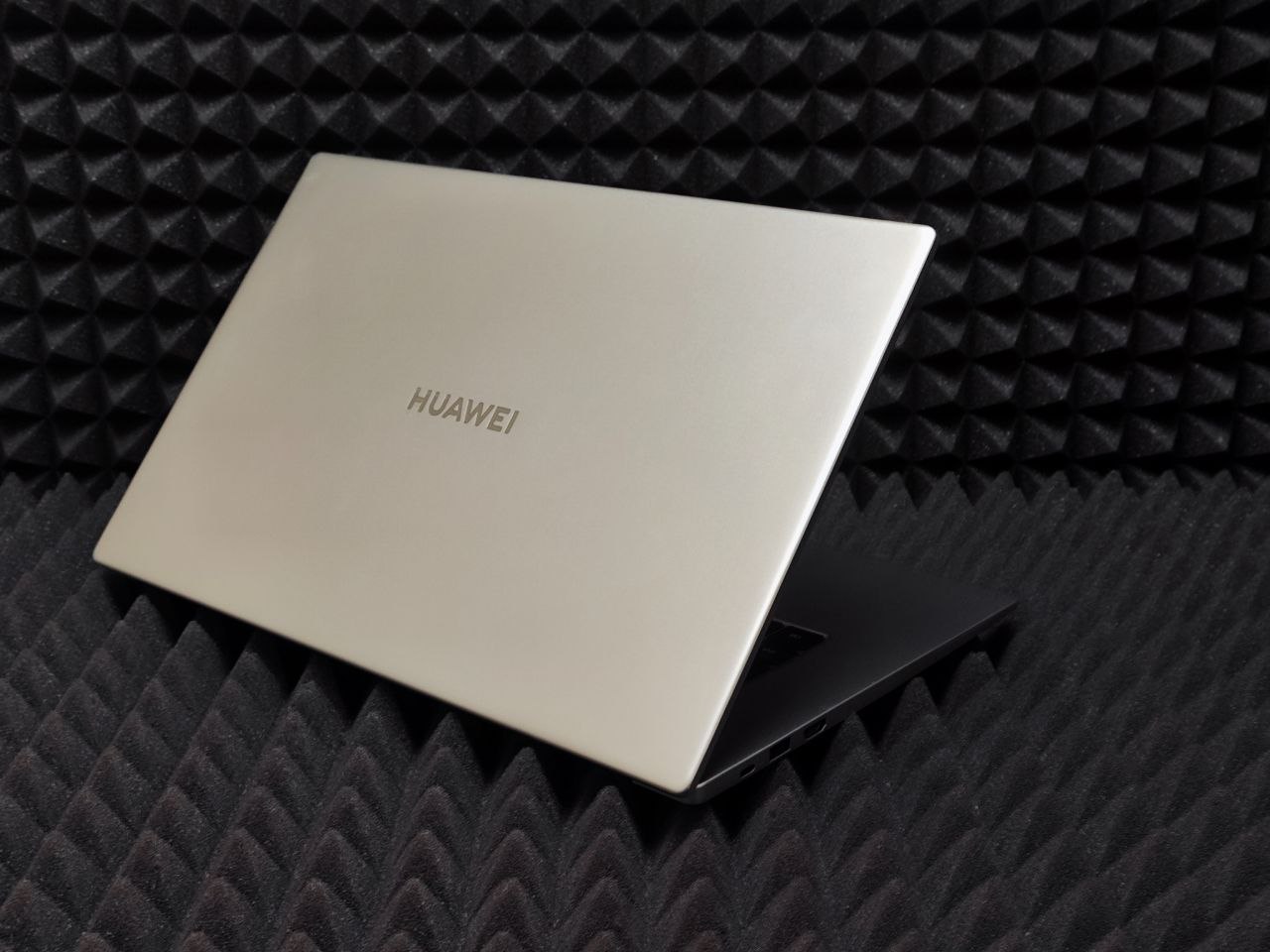 Ноутбук Huawei MateBook BoD-WFH9-