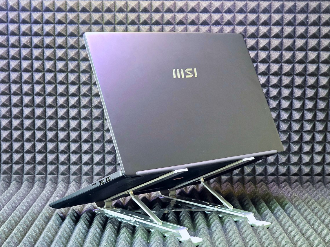 Ноутбук MSI Moder 15 B7M-244RU-CBAR530