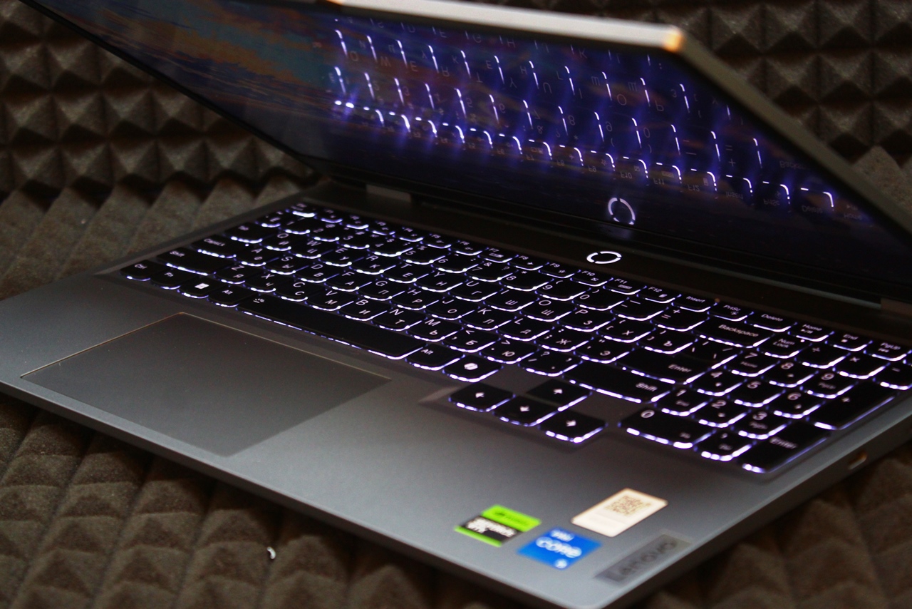 Ноутбук Lenovo LOQ 15IAX9 83GS005NRK(Mos.)