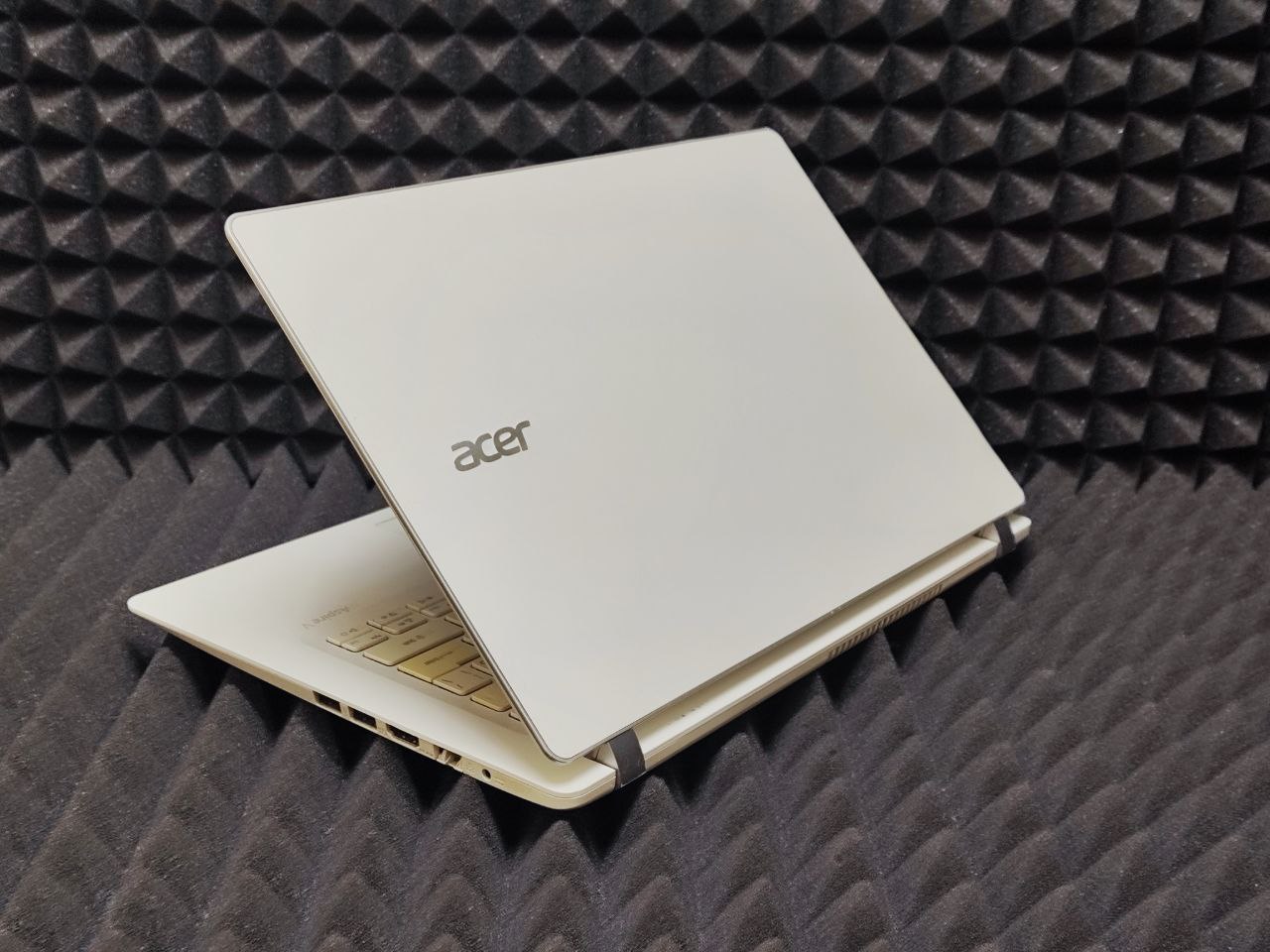 Ноутбук Acer V3-331-P9J6