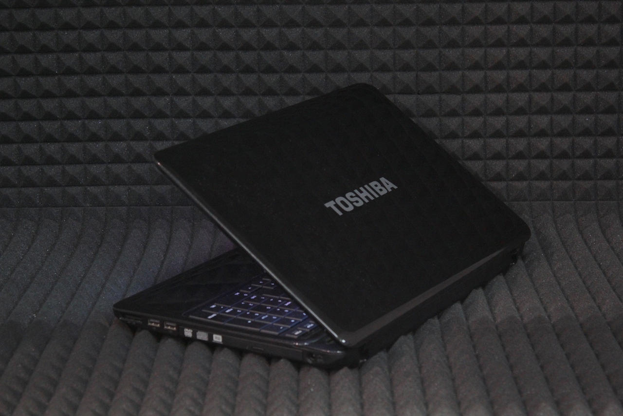 Ноутбук Toshiba PSK1NE-03F013RU