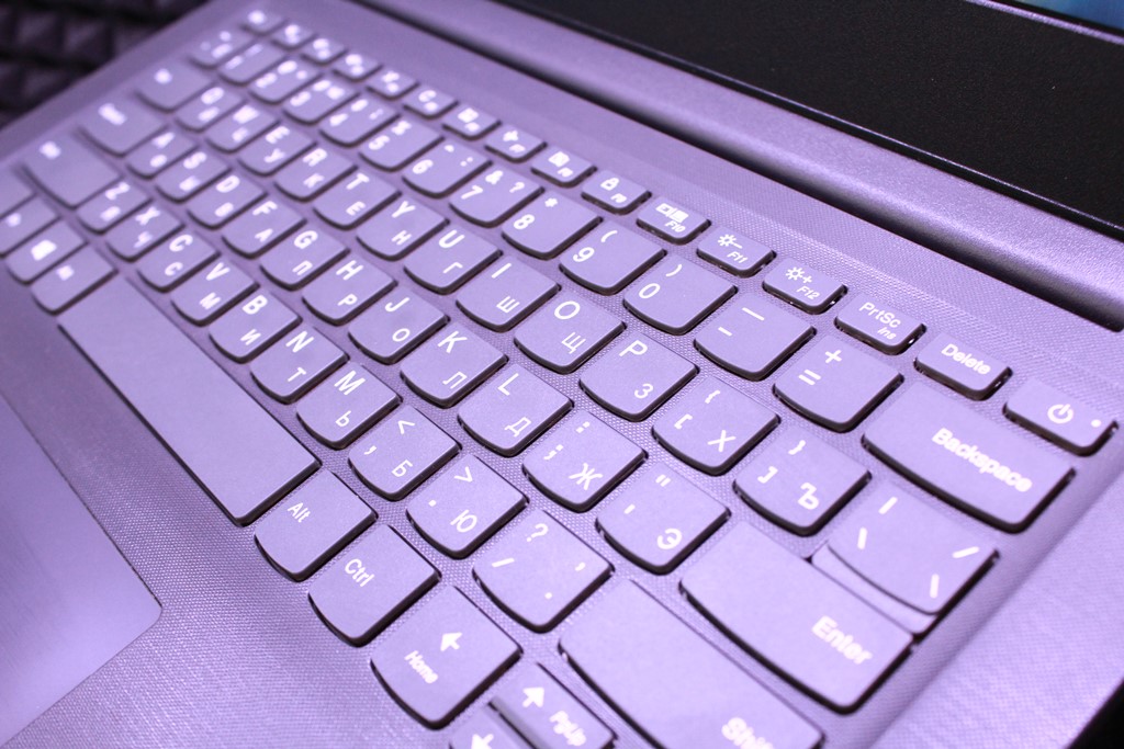 Ноутбук Lenovo V14-ADA