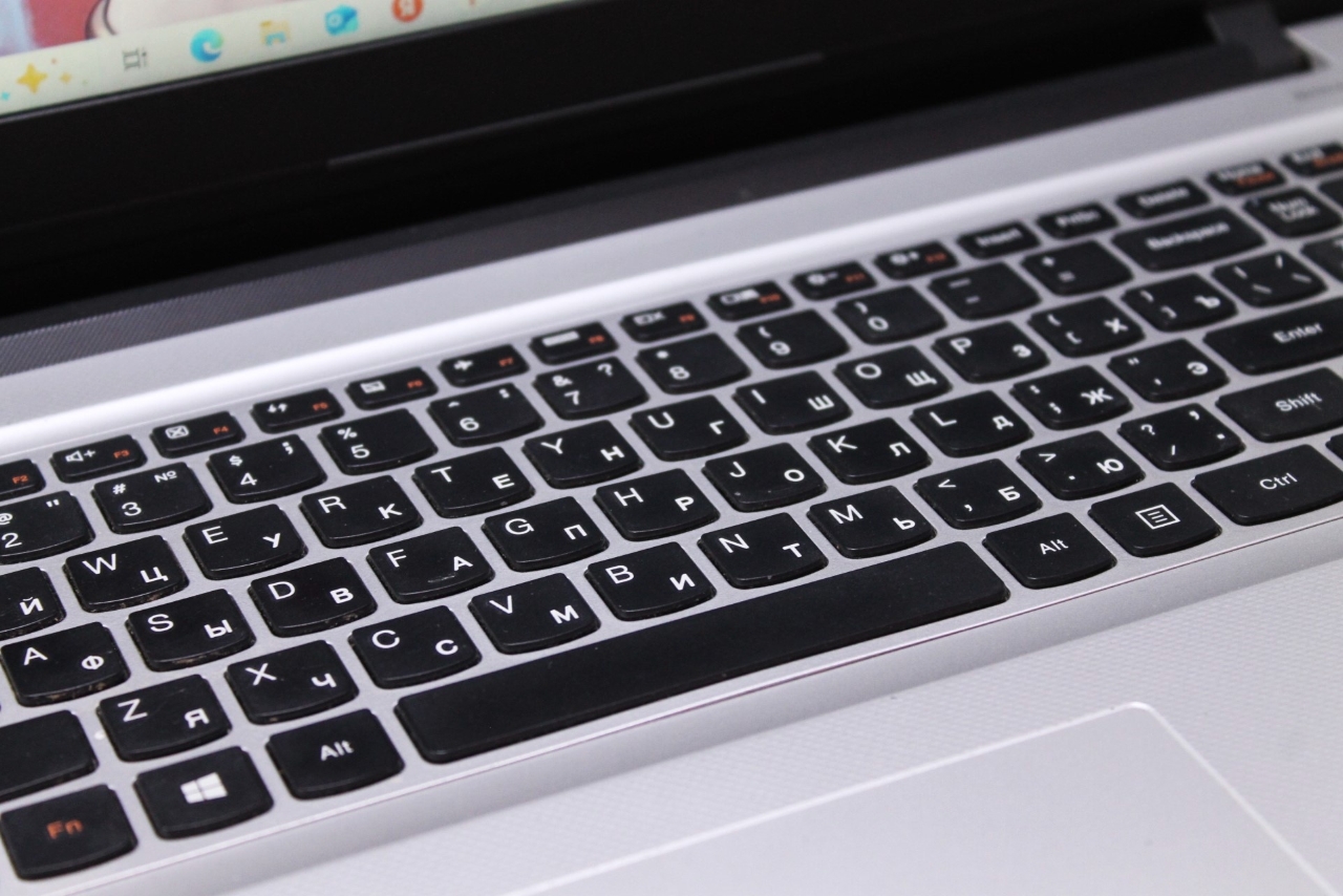 Lenovo IdeaPad 300-15ISK 80Q701JFRK