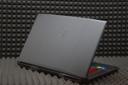 Ноутбук MSI Katana B12UCR-821XRU