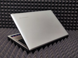 Ноутбук Lenovo 300-15IBR 80M300NNRK