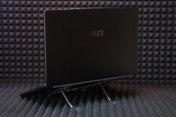 Ноутбук MSI Modern 15 B12M-214XRU