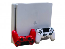 Игровая PlayStation 4 Slim 500GB + 2 джойстика