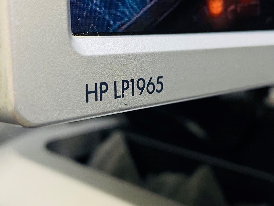 Монитор HP LP1965