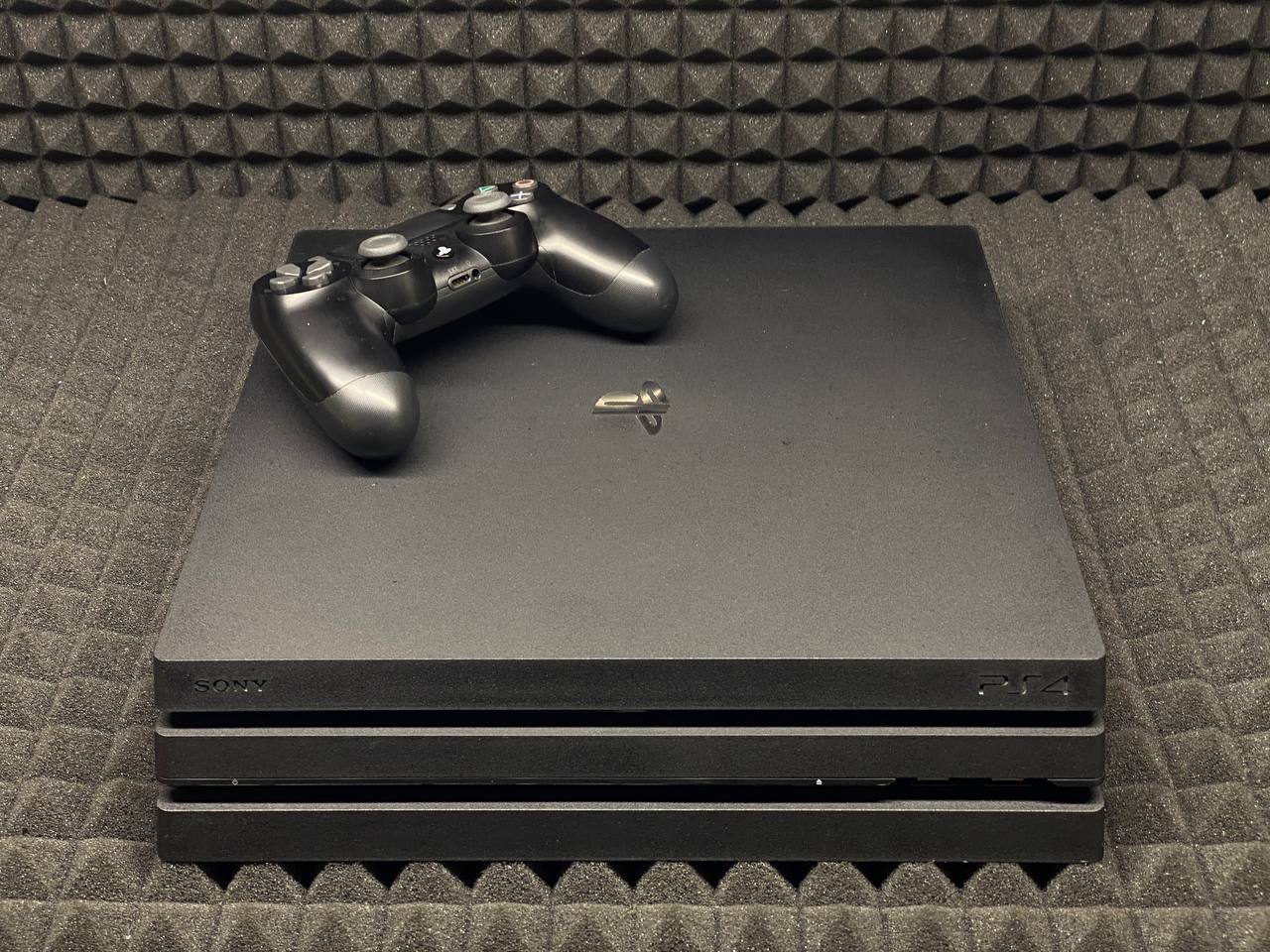 Игровая приставка Sony PS4 Pro 1Tb